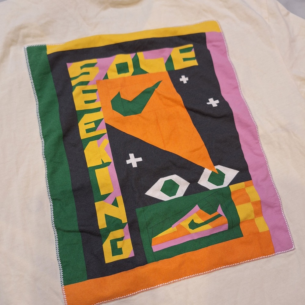 Nike T-Shirt Mens Small Cream Sole Seeking Jeffrey Sincich Graphic Short Sleeve‎